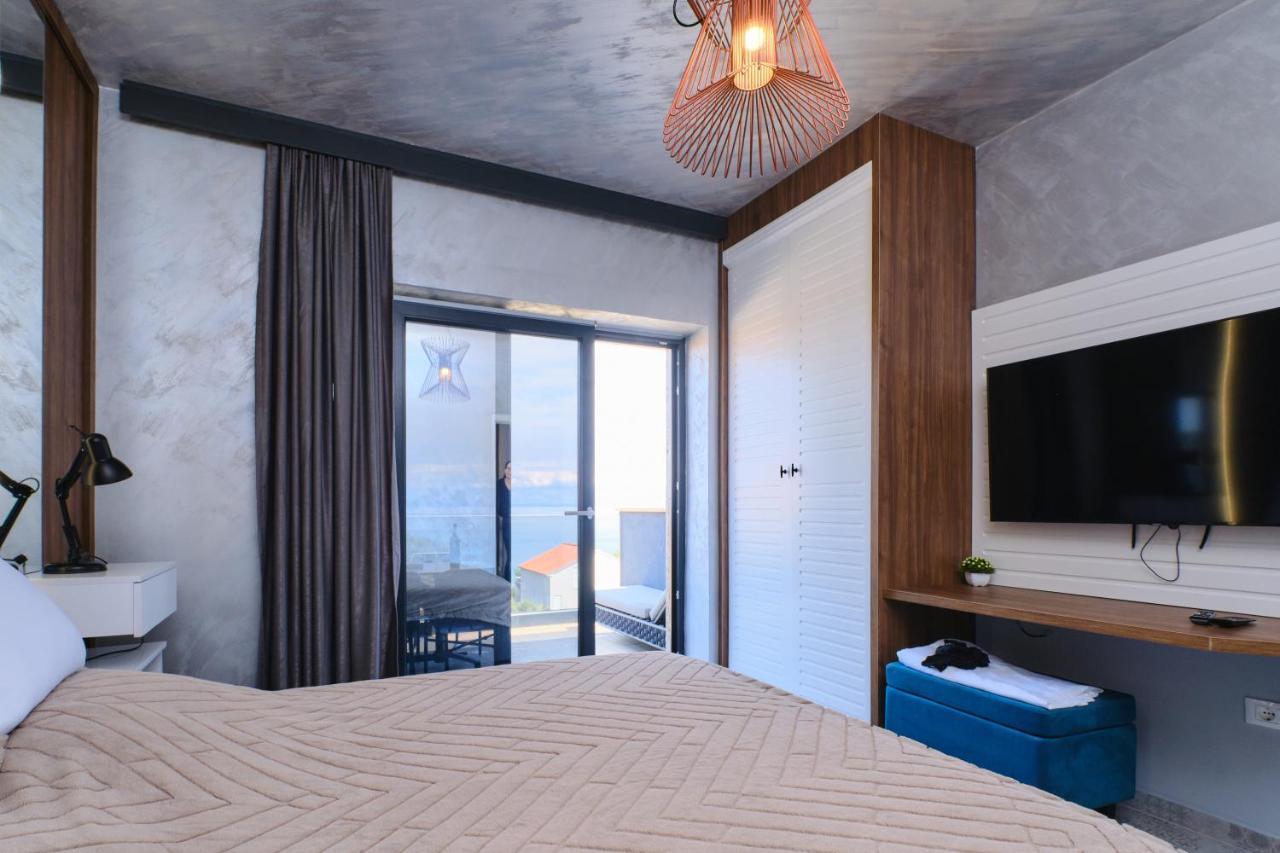 Luxury Apartment *